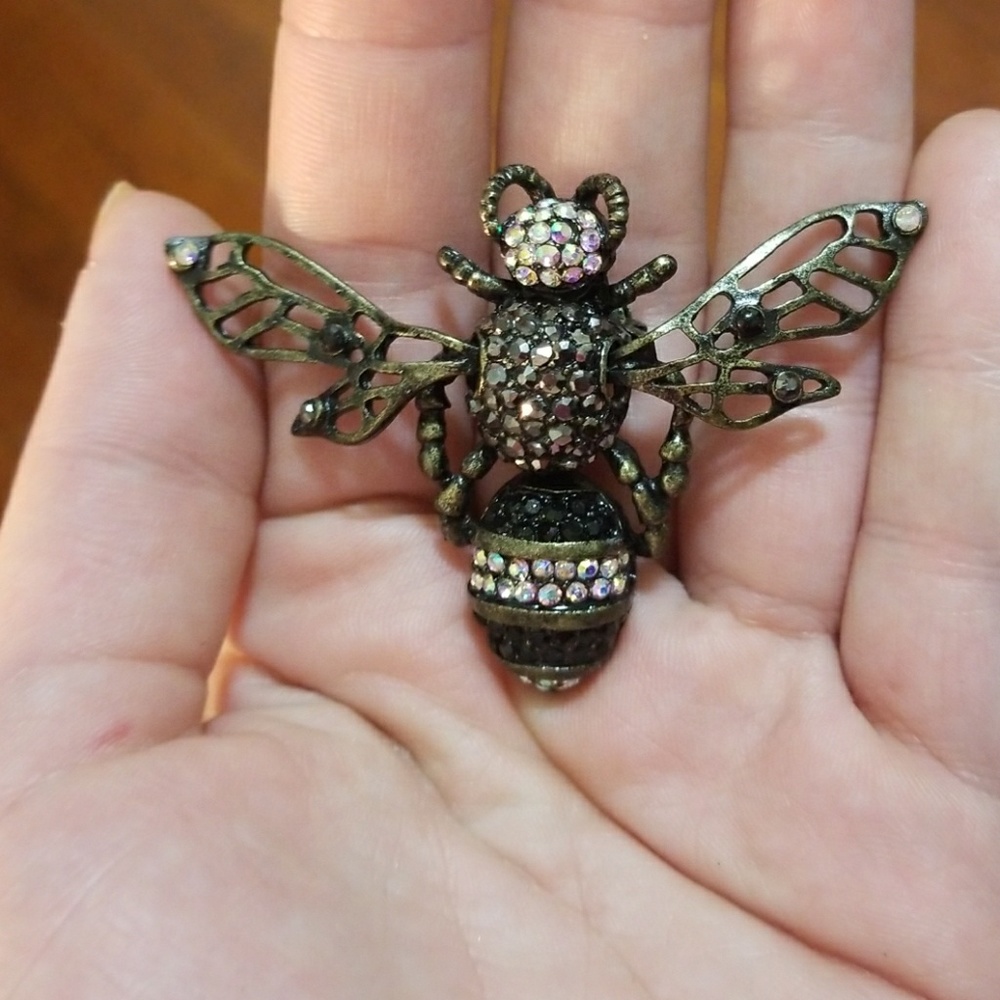New bee brooch